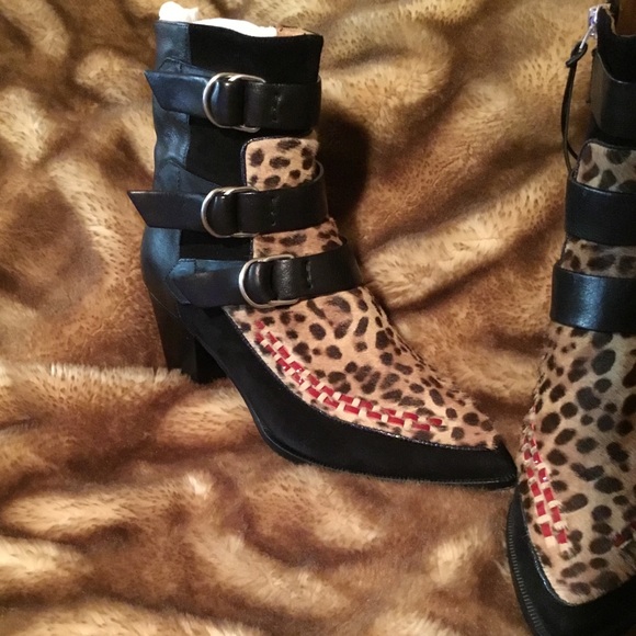 ISABEL MARANT DICKEY LEOPARD LEATHER BUCKLE BOOTS - Picture 7 of 9